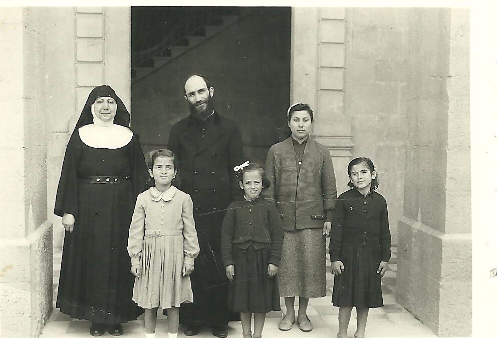 صور وفيديوهات للأب المؤسّس