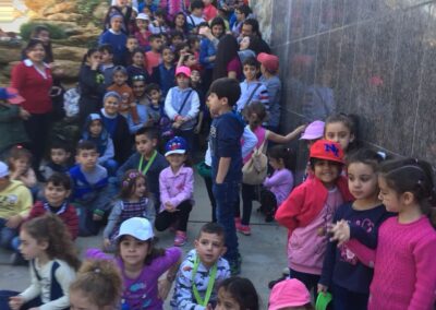 مع أطفال ترتج، جبيل